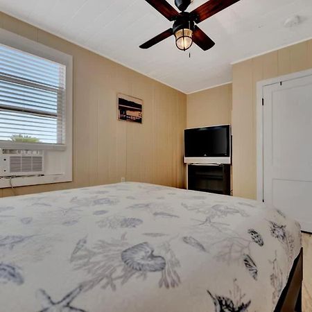 Stones Throw Beachside Bungalow #1 On The Beach Clearwater Beach Exteriér fotografie