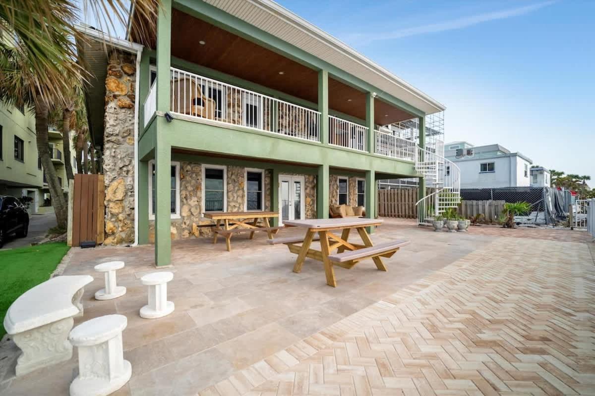 Stones Throw Beachside Bungalow #1 On The Beach Clearwater Beach Exteriér fotografie