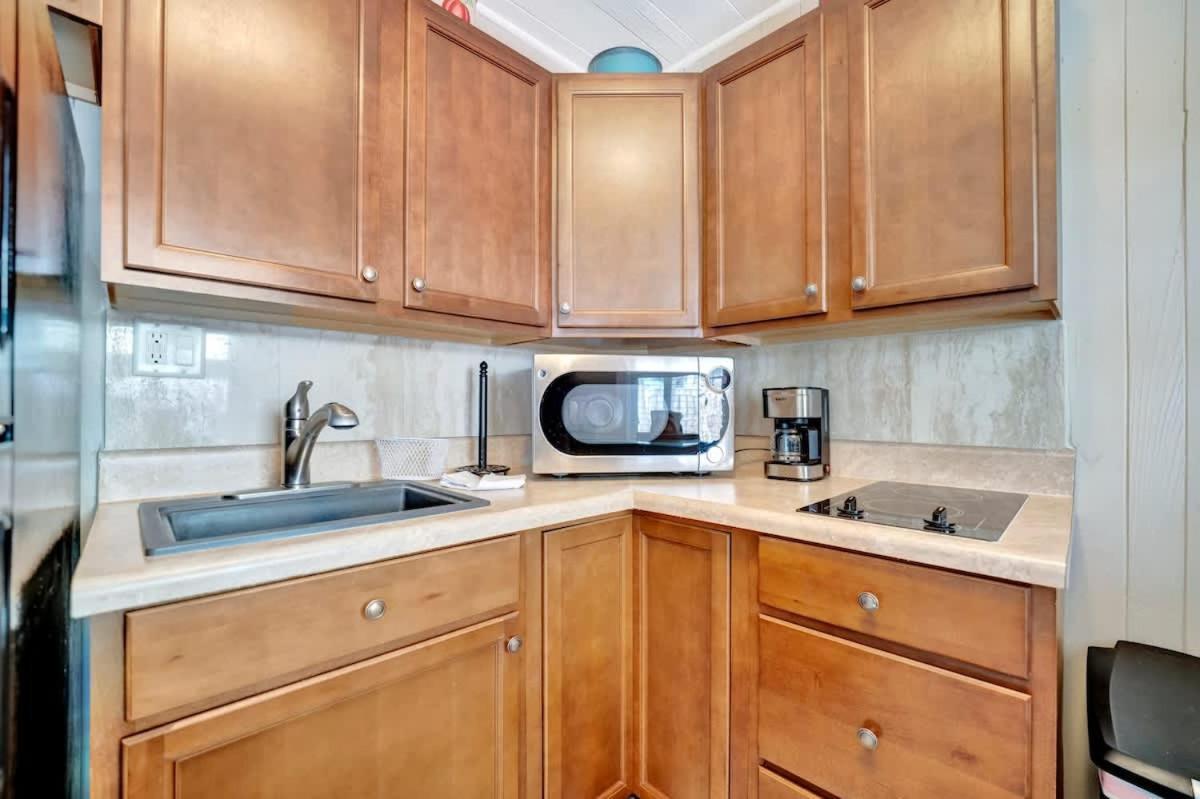 Stones Throw Beachside Bungalow #1 On The Beach Clearwater Beach Exteriér fotografie