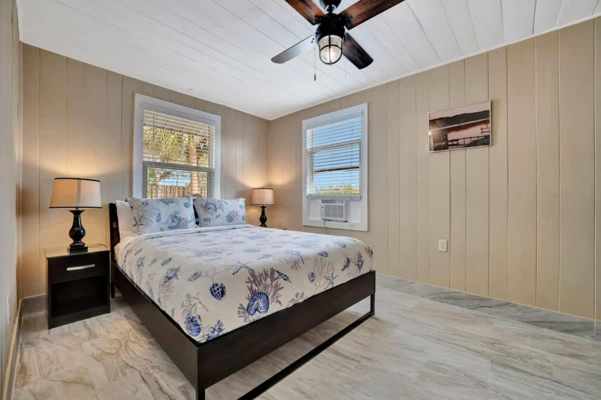 Stones Throw Beachside Bungalow #1 On The Beach Clearwater Beach Exteriér fotografie