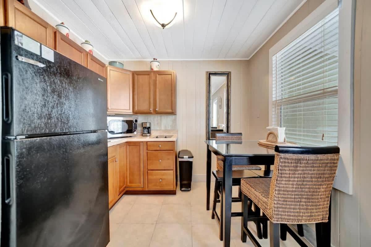 Stones Throw Beachside Bungalow #1 On The Beach Clearwater Beach Exteriér fotografie