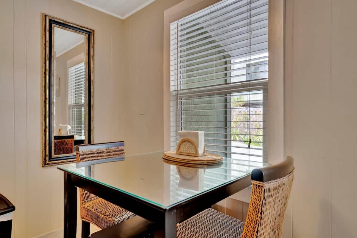 Stones Throw Beachside Bungalow #1 On The Beach Clearwater Beach Exteriér fotografie