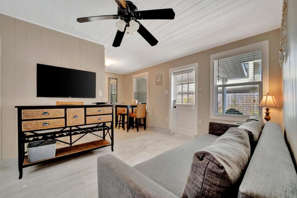 Stones Throw Beachside Bungalow #1 On The Beach Clearwater Beach Exteriér fotografie