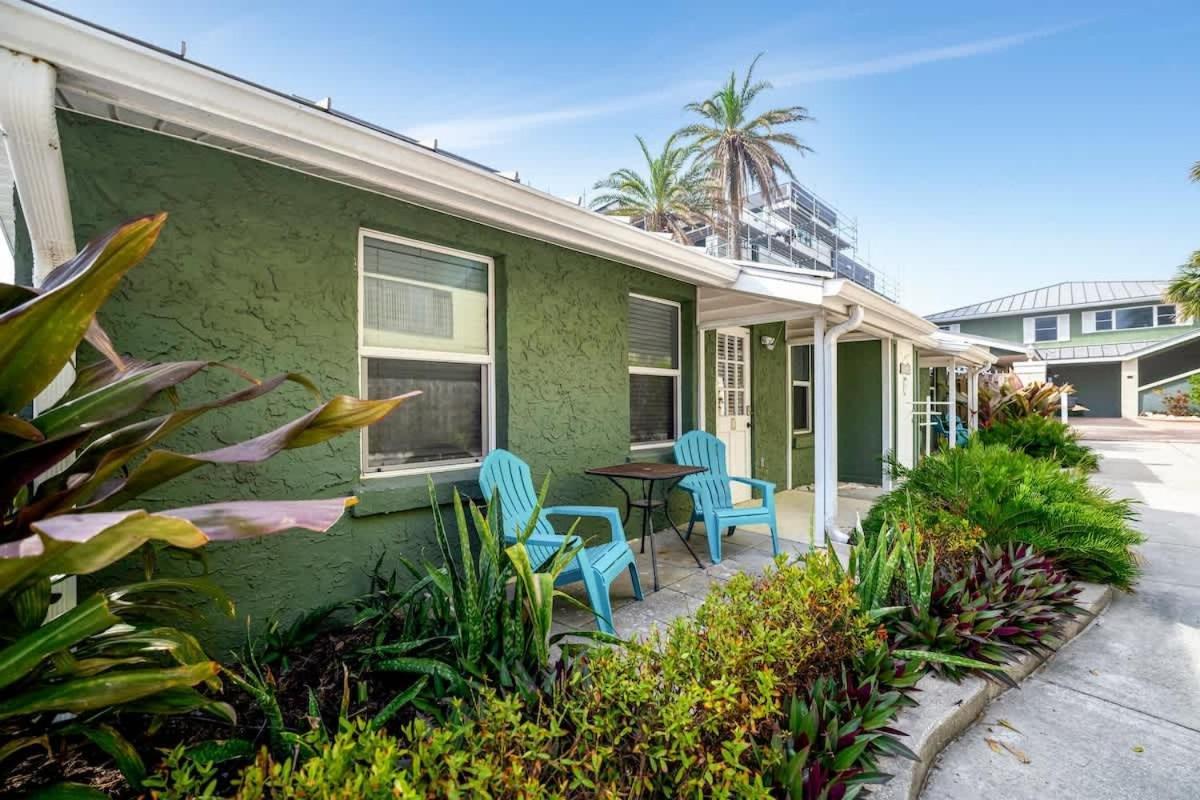 Stones Throw Beachside Bungalow #1 On The Beach Clearwater Beach Exteriér fotografie