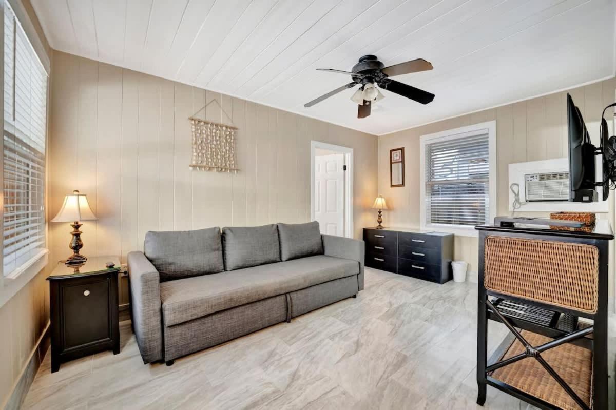 Stones Throw Beachside Bungalow #1 On The Beach Clearwater Beach Exteriér fotografie